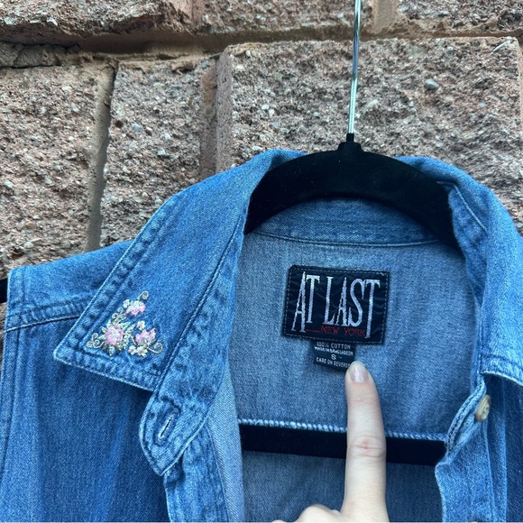 Denim vest with floral embroidery size S - Picture 4 of 4